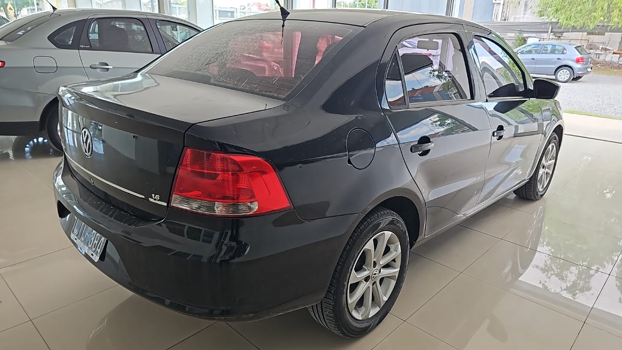 Volkswagen Voyage 1.6 4p