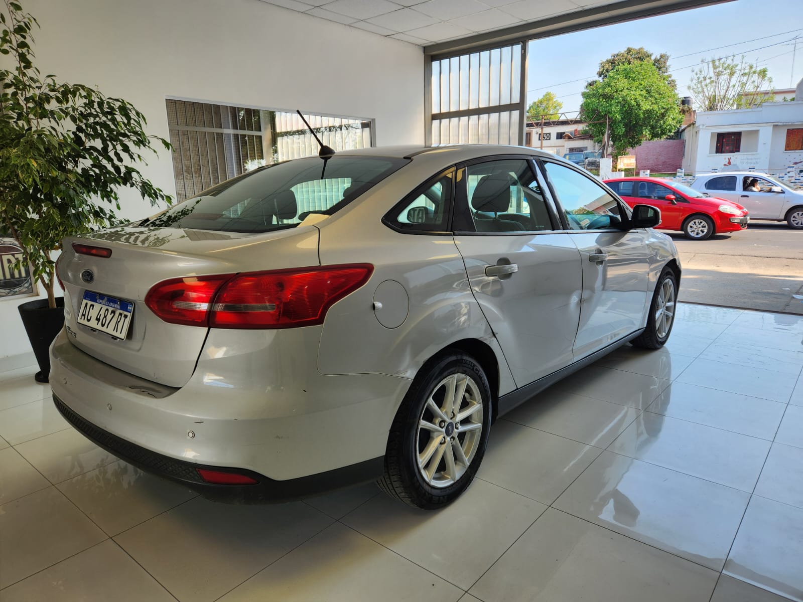 Ford Focus S 1.6 4P