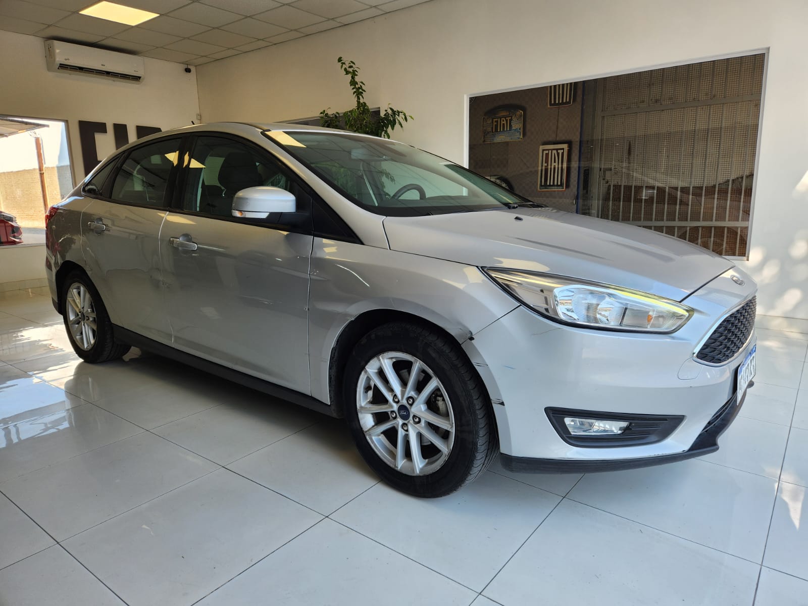 Ford Focus S 1.6 4P