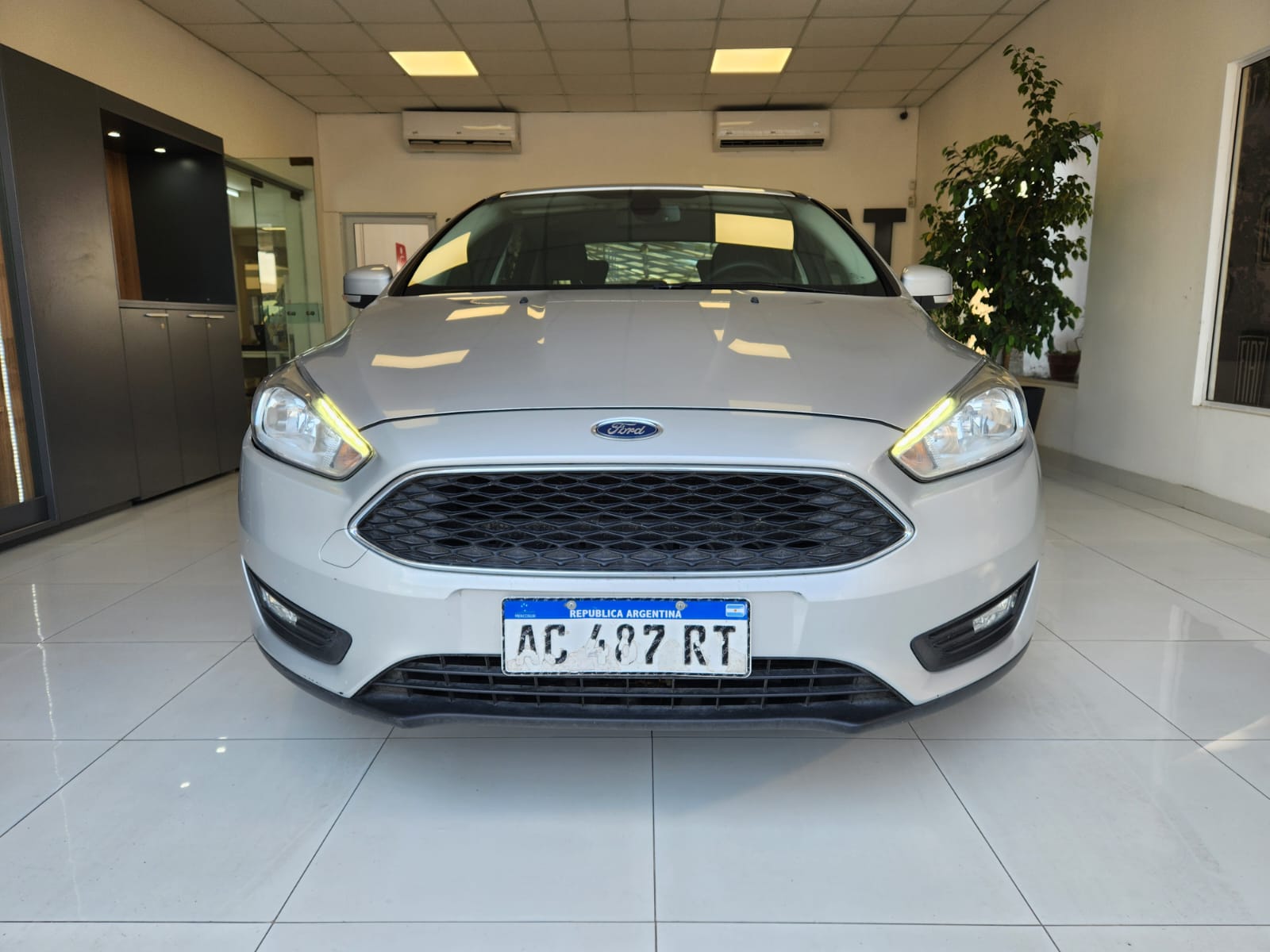 Ford Focus S 1.6 4P