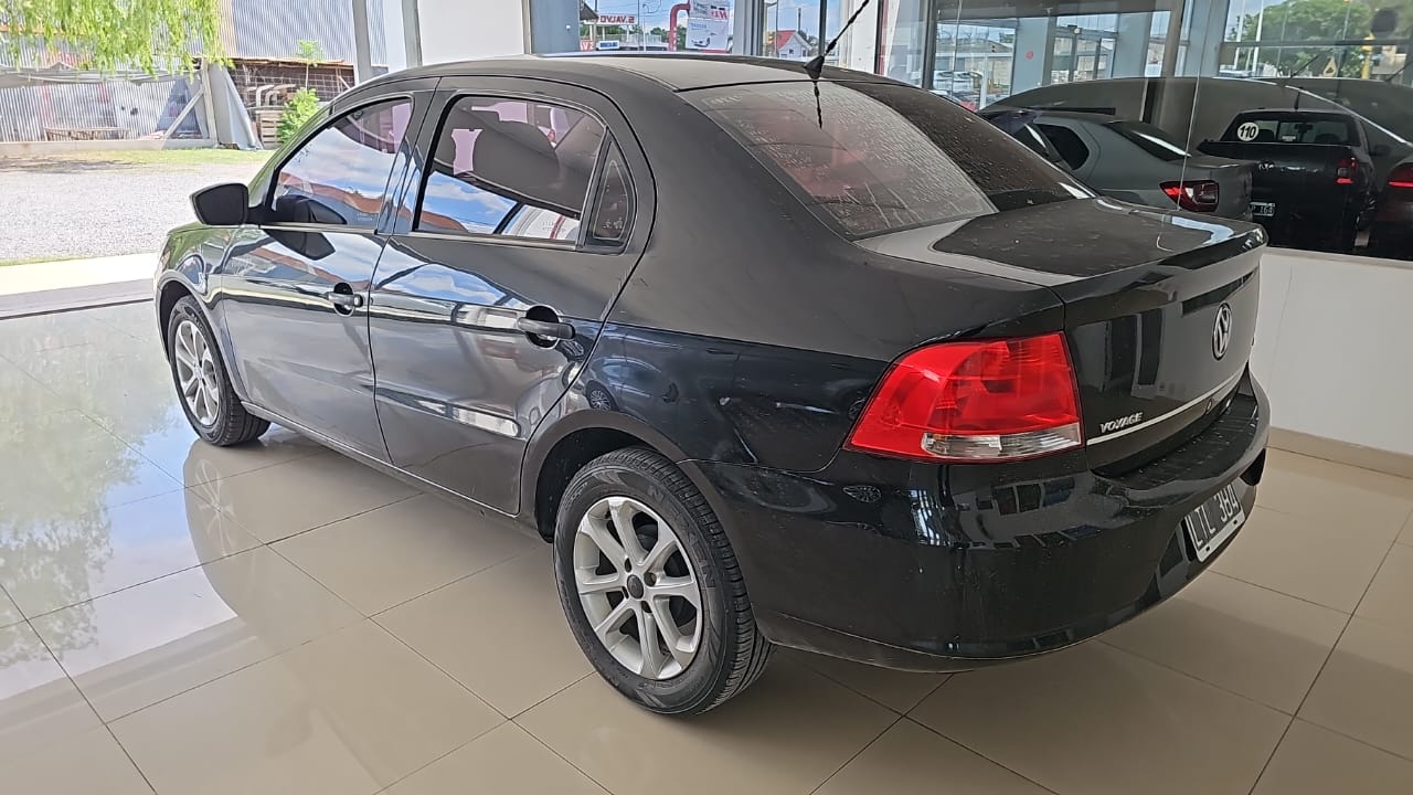 Volkswagen Voyage 1.6 4p