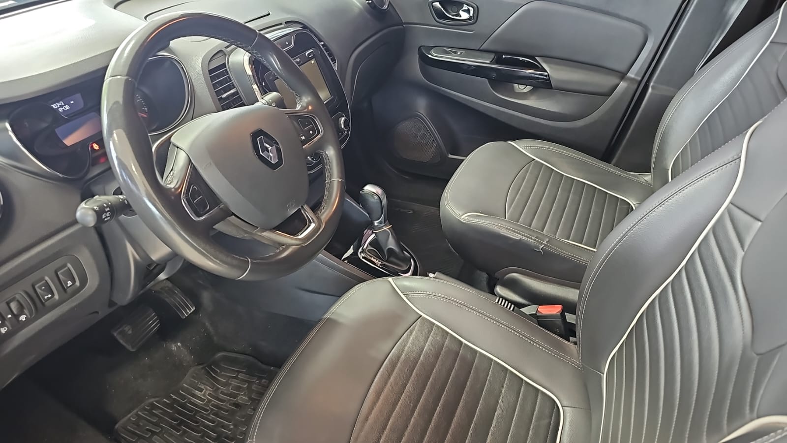 Renault Captur Intense  CVT 1.6